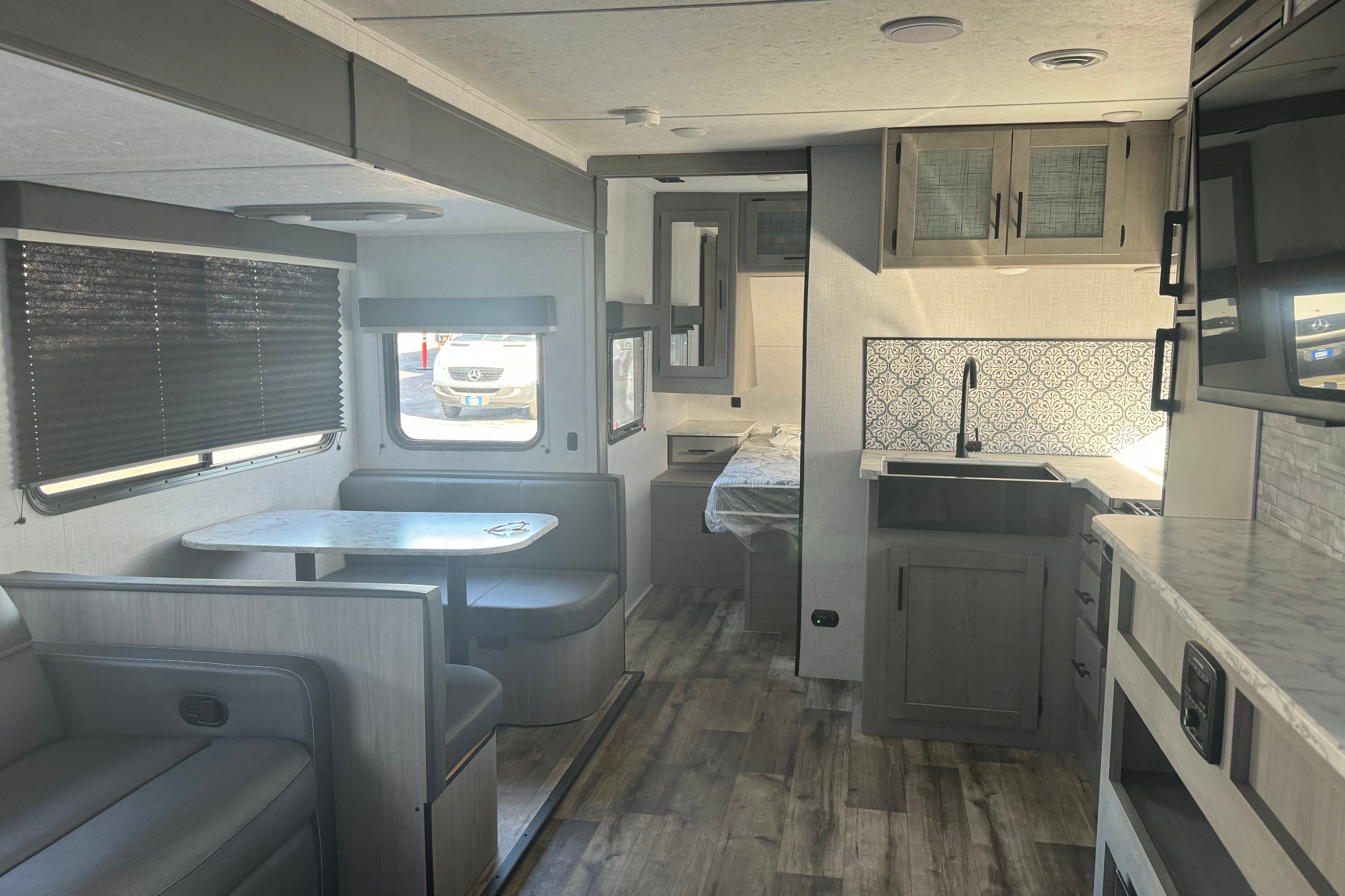 jimmy's Coleman 2835bh Travel Trailer