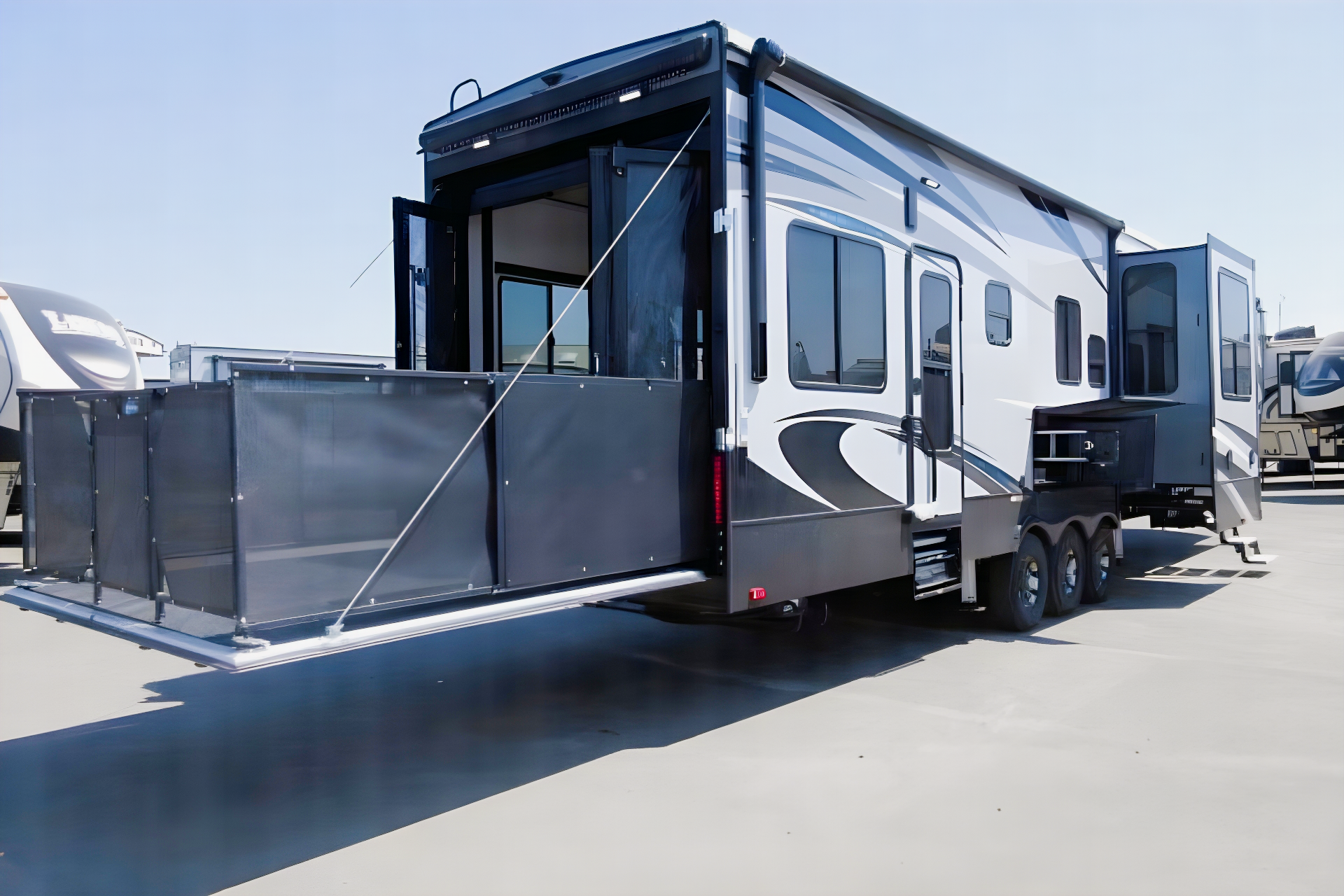 George's Cyclone  Fifth Wheel Delivered only 