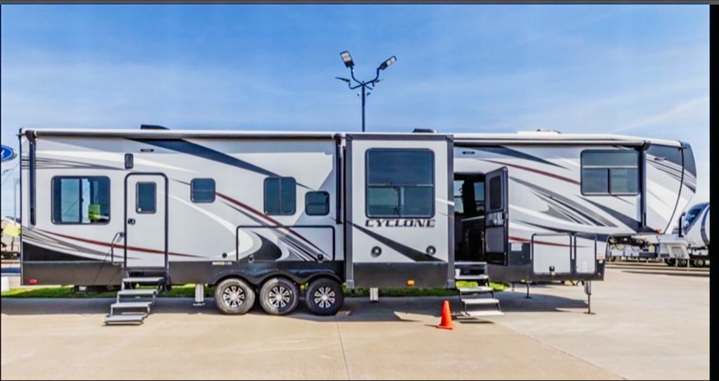 George's Cyclone  Fifth Wheel Delivered only 