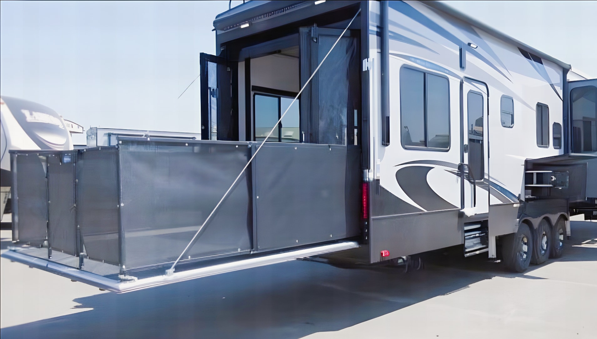 George's Cyclone  Fifth Wheel Delivered only 