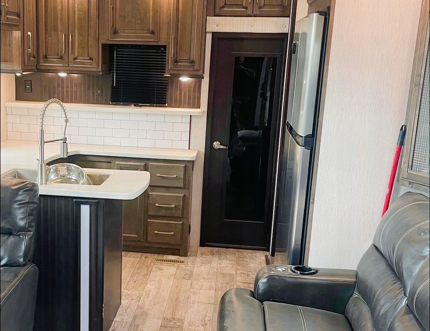 George's Cyclone  Fifth Wheel Delivered only 