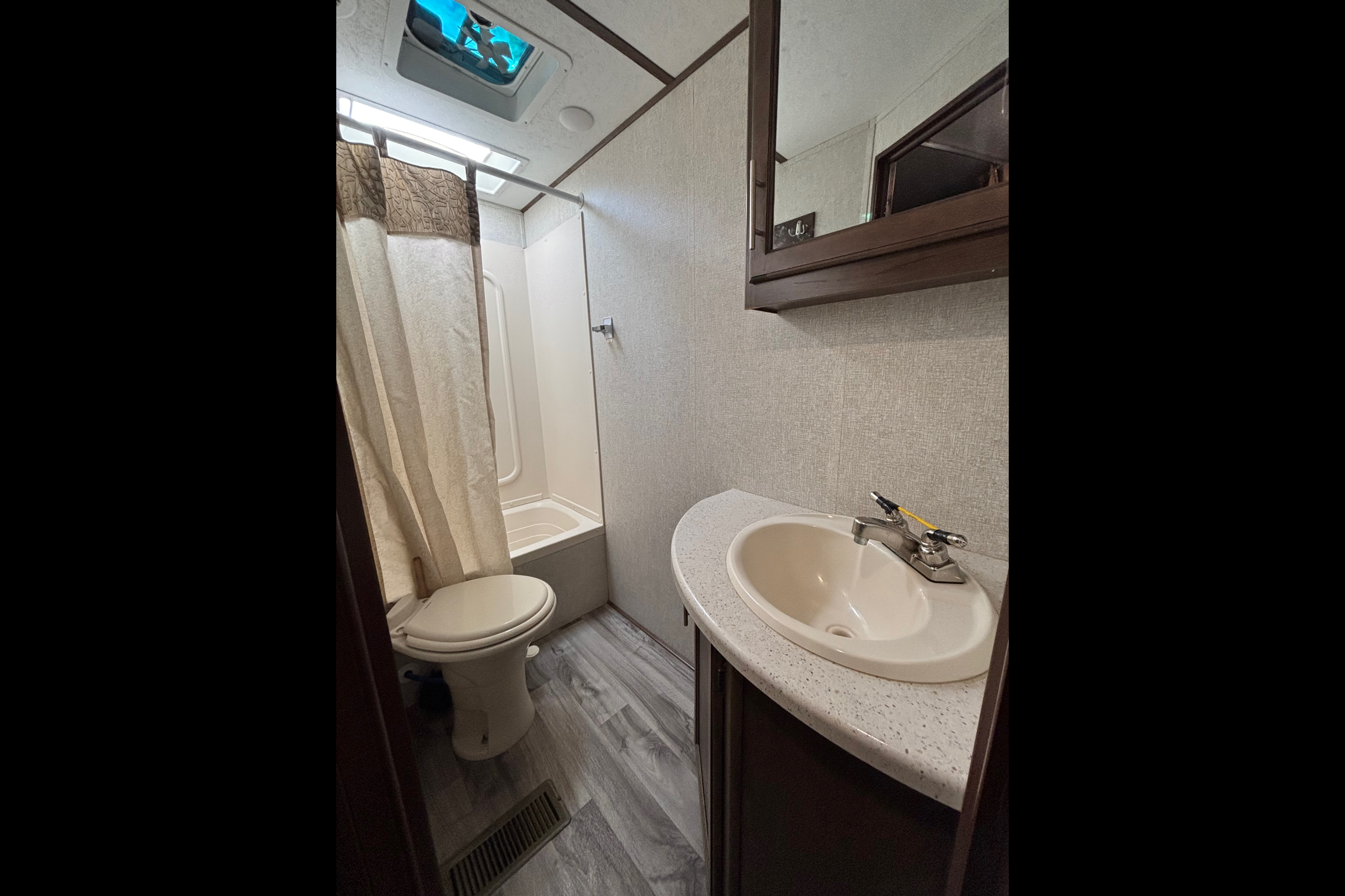 Alpine's RV Cottage