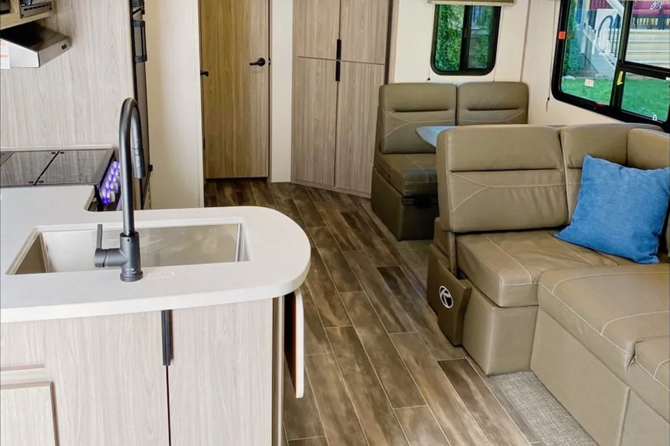 2021 Fully Loaded Family Keystone Travel Trailer