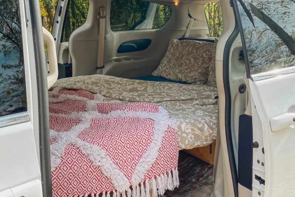 KK Camper minivan