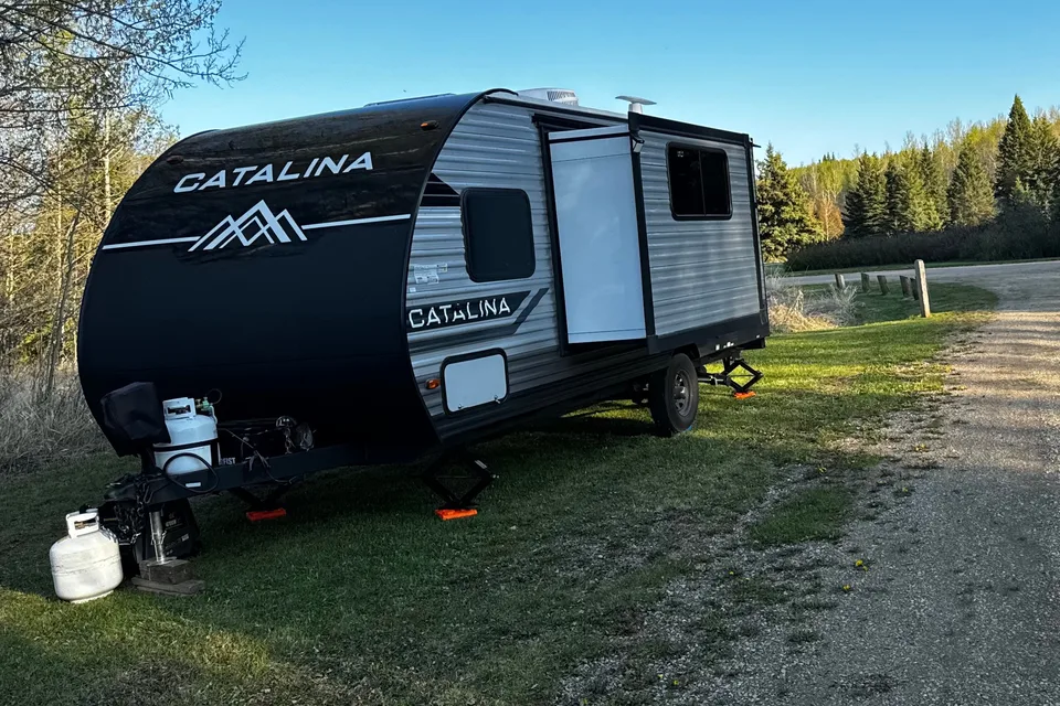2024 Coachmen Catalina 184BHS • Off-Grid Family Bunkhouse w/ 300W Solar Lithium | Delivery & Setup