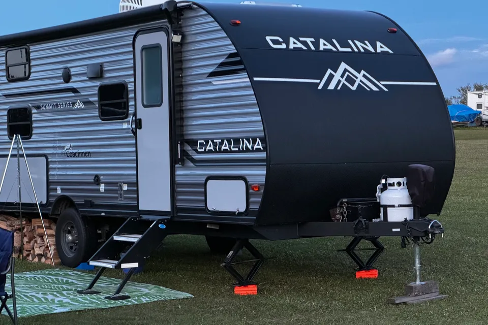 2024 Coachmen Catalina 184BHS • Off-Grid Family Bunkhouse w/ 300W Solar Lithium | Delivery & Setup