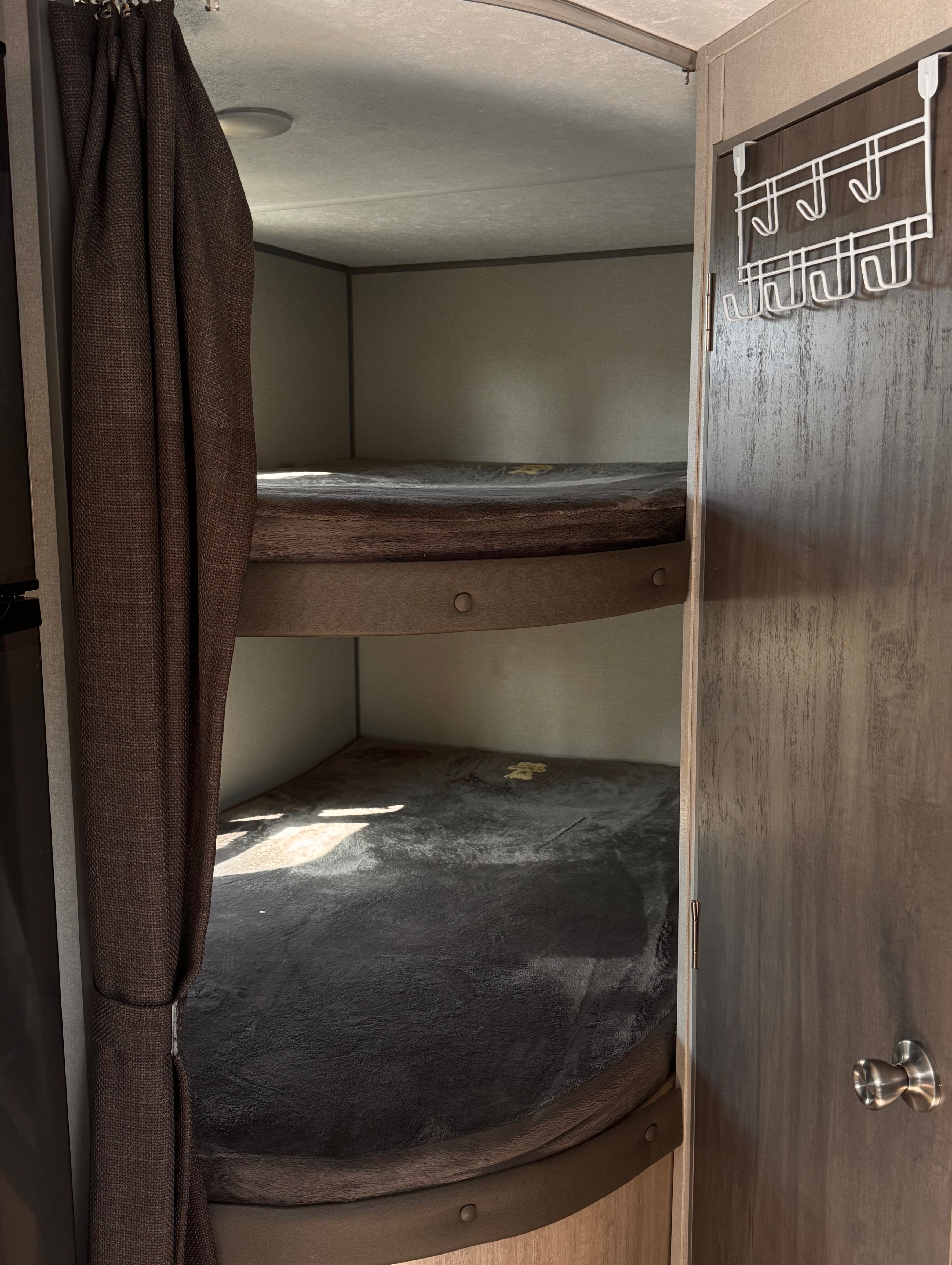 2024 Coachmen Catalina 184BHS • Off-Grid Family Bunkhouse w/ 300W Solar Lithium | Delivery & Setup