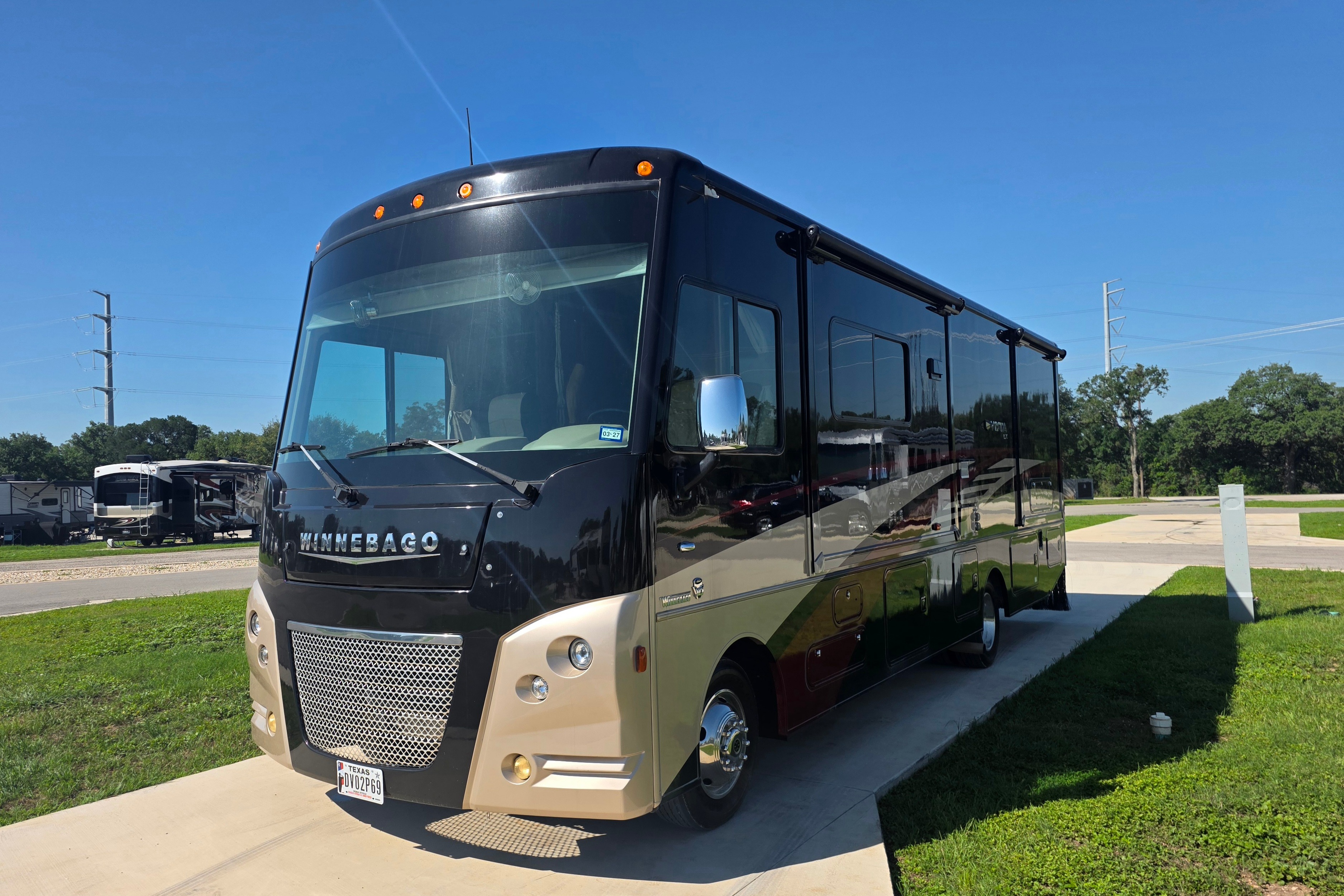 Meet "Nomad" - Winnebago Vista LX 2019