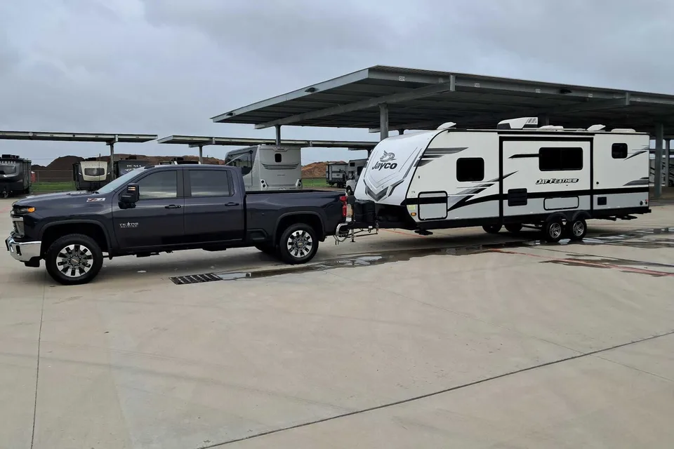2022 Jayco Jay Feather 24BH Travel Trailer (Family Friendly Trailer)