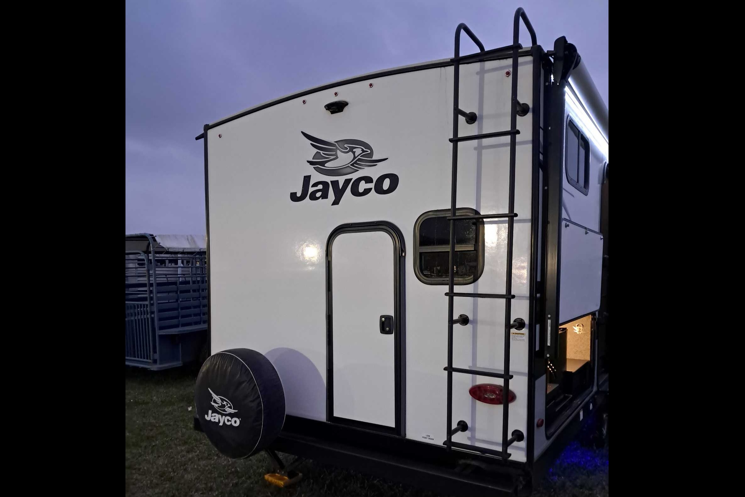 2022 Jayco Jay Feather 24BH Travel Trailer (Family Friendly Trailer)