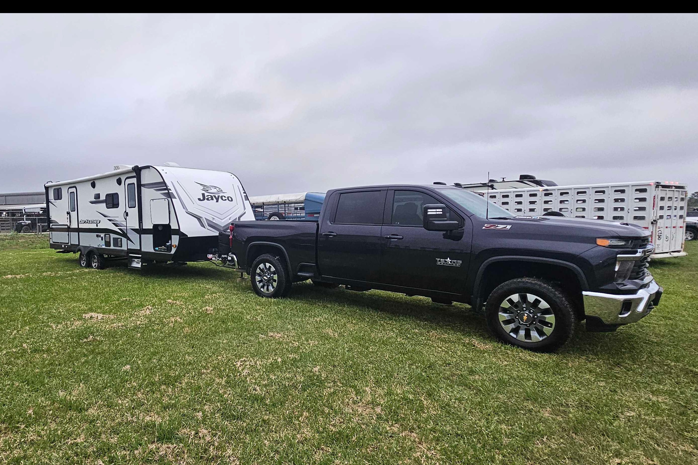 2022 Jayco Jay Feather 24BH Travel Trailer (Family Friendly Trailer)