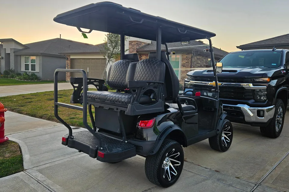 2022 Jayco Jay Feather 24BH Travel Trailer (Family Friendly Trailer)
