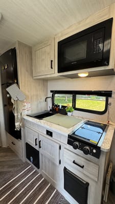 Miraflores' East to West Della terra le Travel Trailer