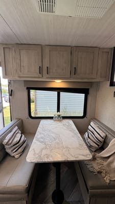 Miraflores' East to West Della terra le Travel Trailer