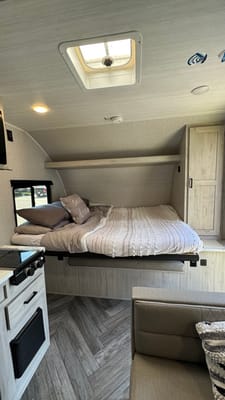 Miraflores' East to West Della terra le Travel Trailer