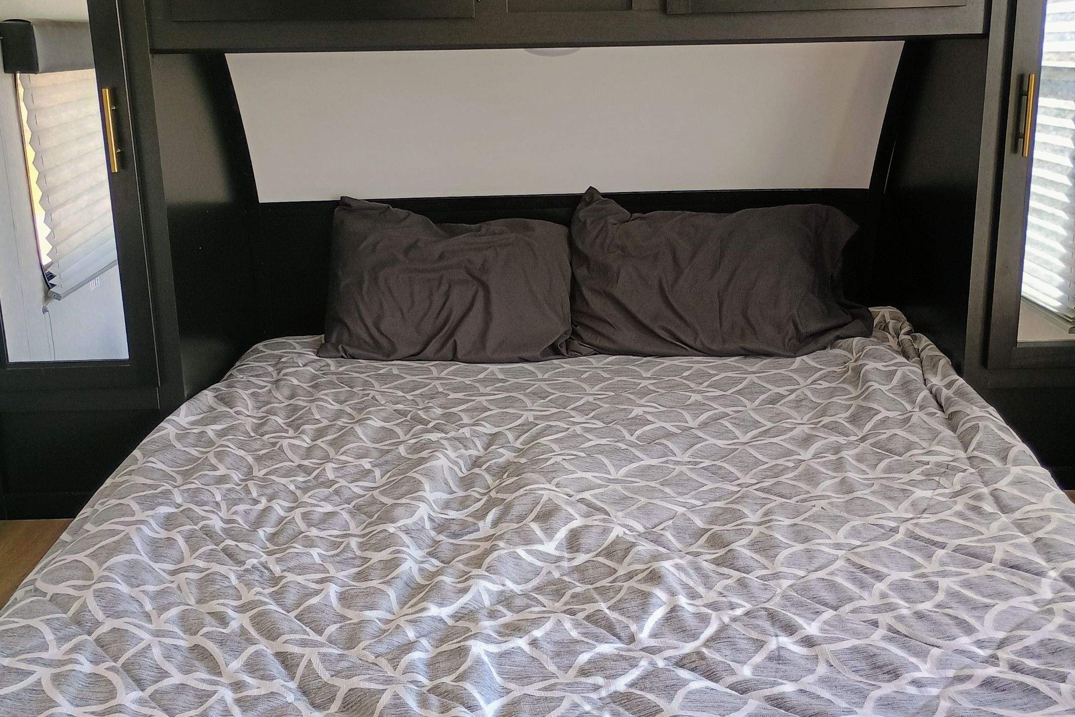 Rolling Retreats 2022 Cherokee Grey Wolf Travel Trailer