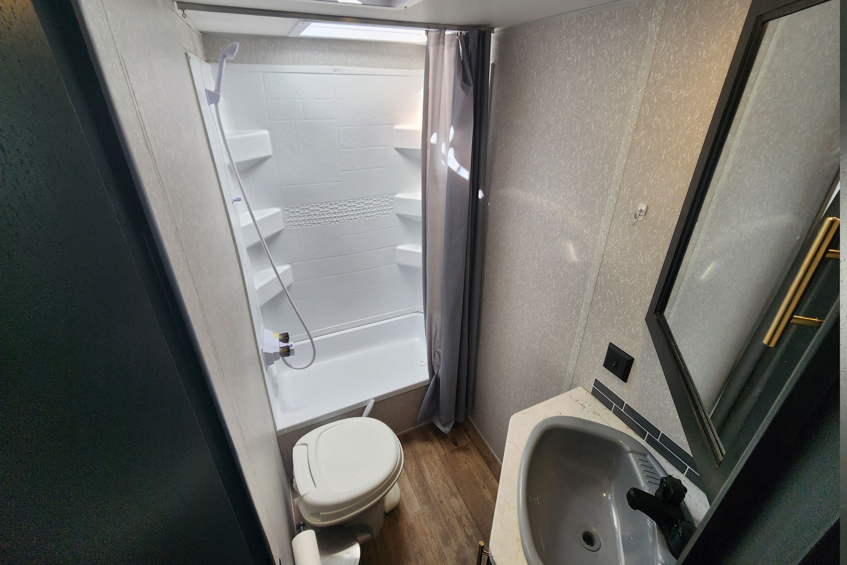 Rolling Retreats 2022 Cherokee Grey Wolf Travel Trailer