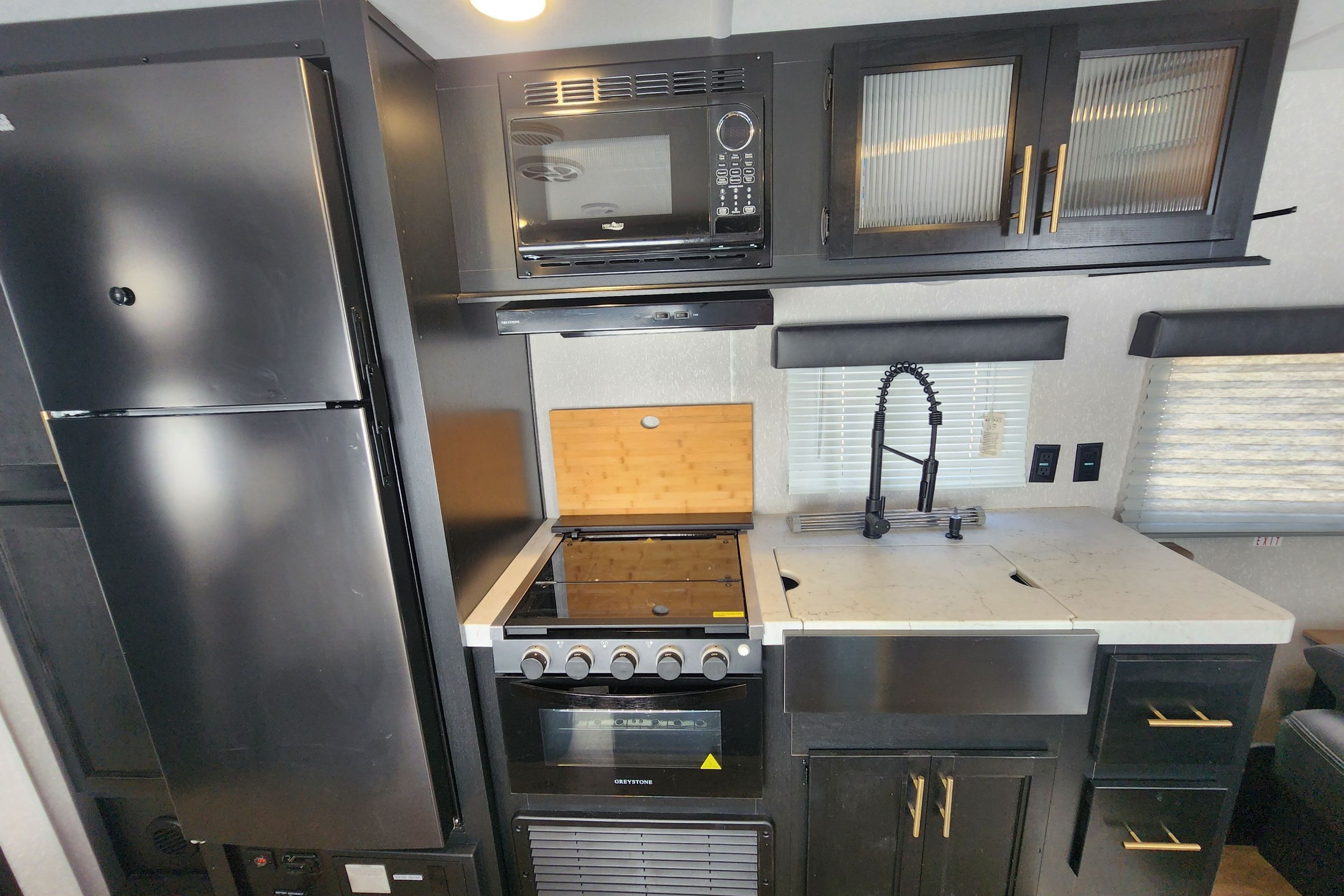 Rolling Retreats 2022 Cherokee Grey Wolf Travel Trailer