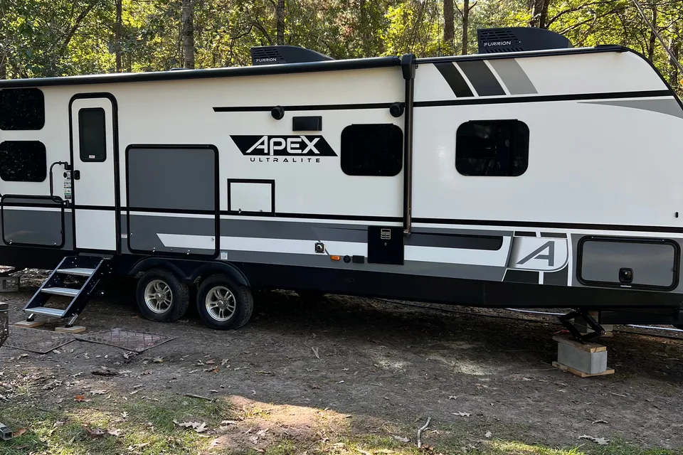 Jedi’s Coachmen Apex Travel Trailer