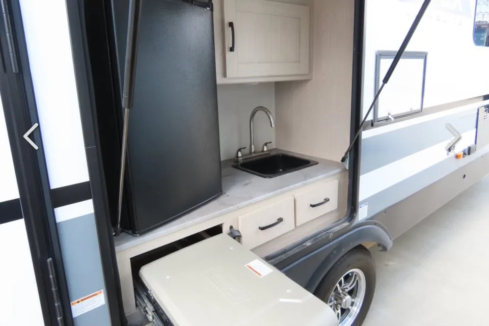 Jedi’s Coachmen Apex Travel Trailer