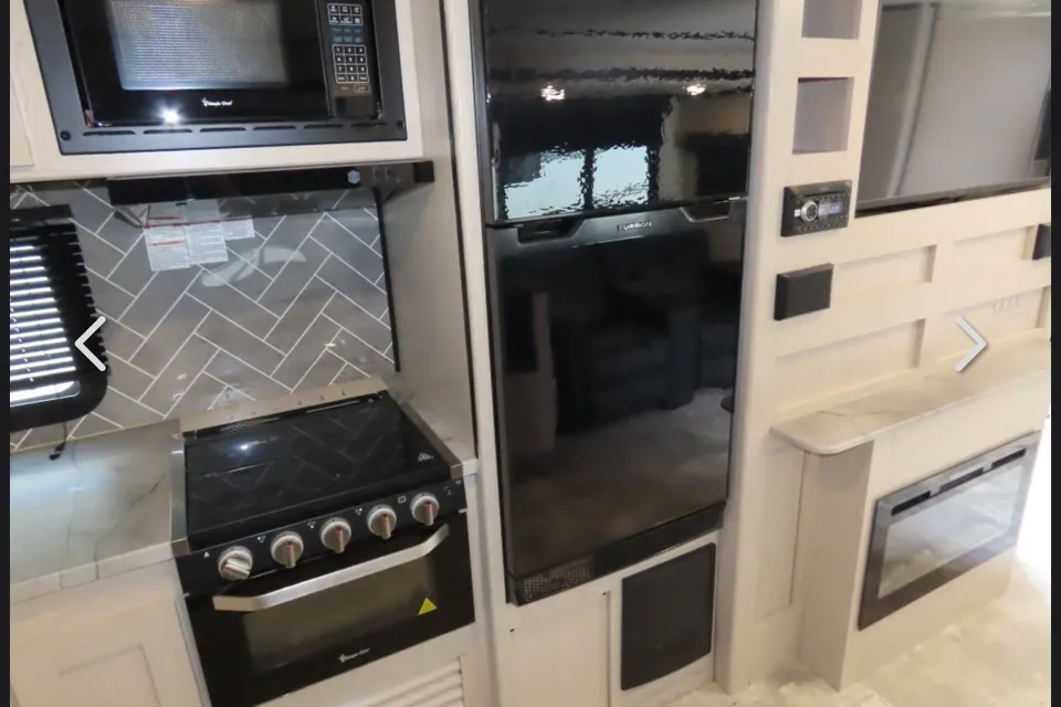 Jedi’s Coachmen Apex Travel Trailer