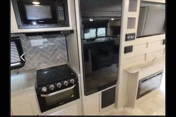 Jedi’s Coachmen Apex Travel Trailer