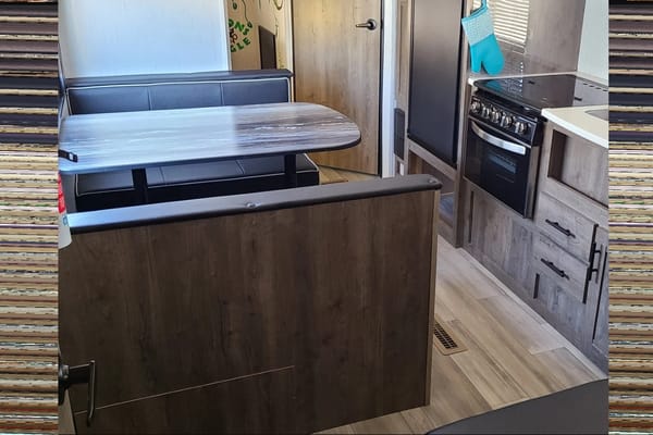 Heartland Pioneer with toy room! SUPER CLEAN