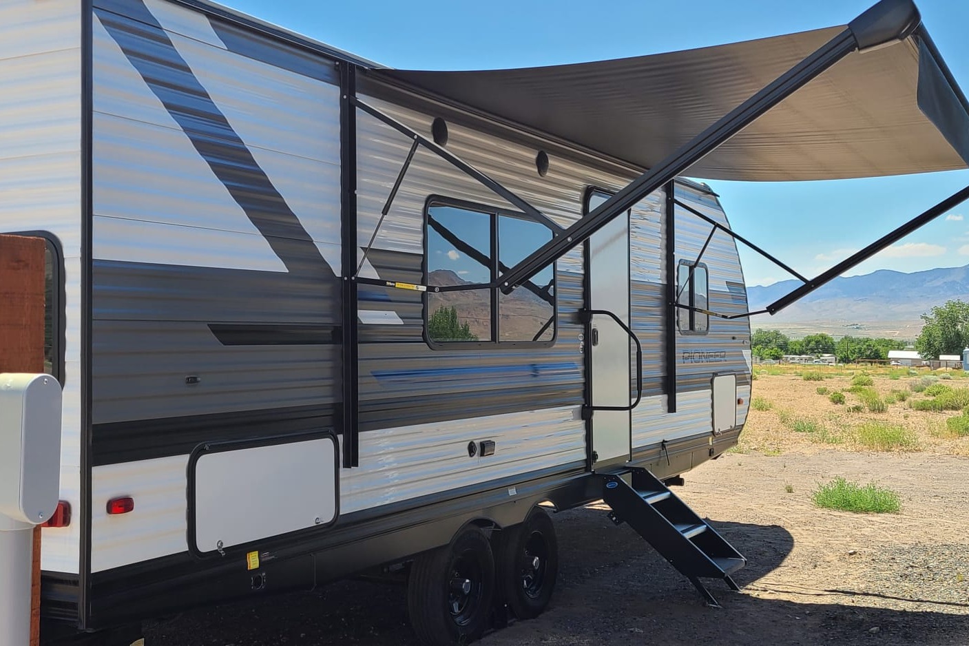 Heartland Pioneer with toy room!  SUPER CLEAN