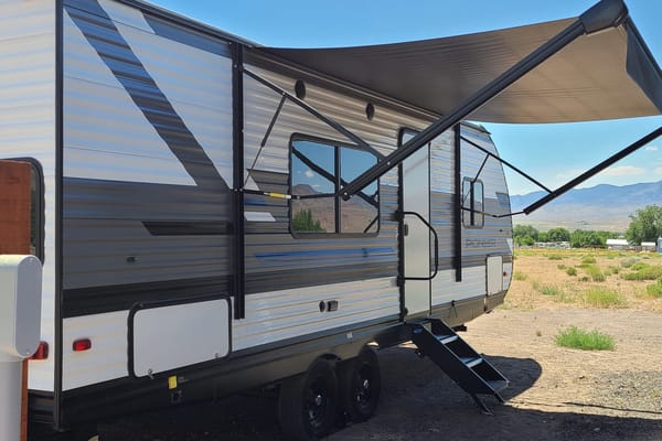 Heartland Pioneer with toy room! SUPER CLEAN