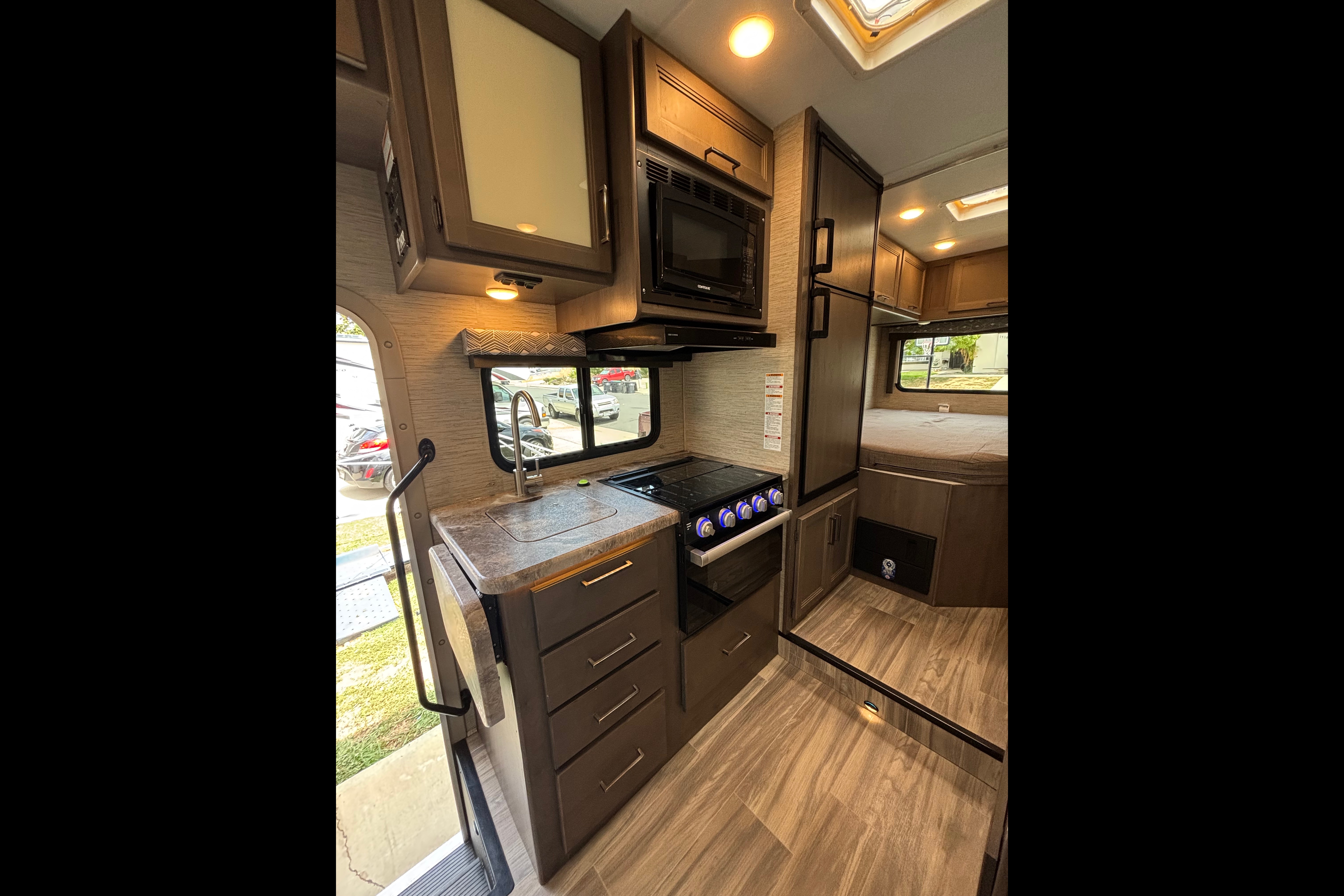 Beautiful 2024 Thor Four Wind 22e