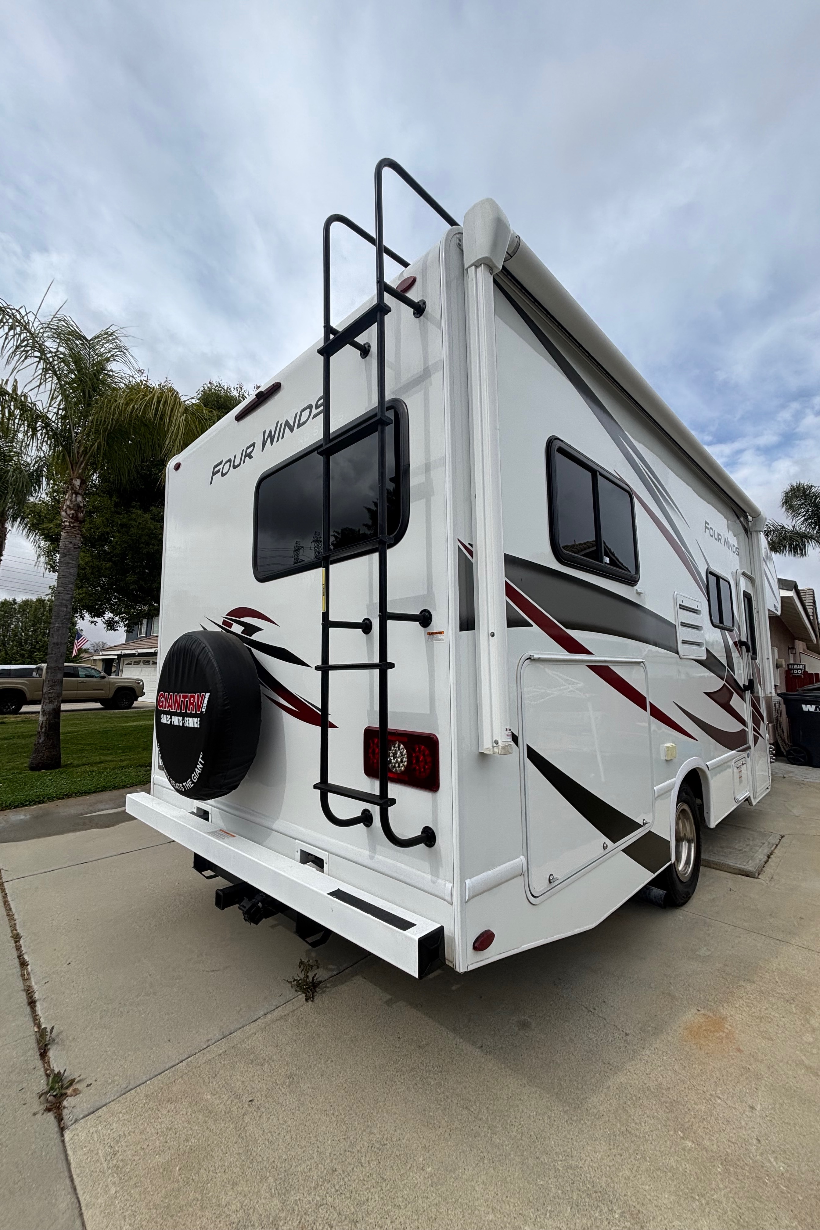 Beautiful 2024 Thor Four Wind 22e
