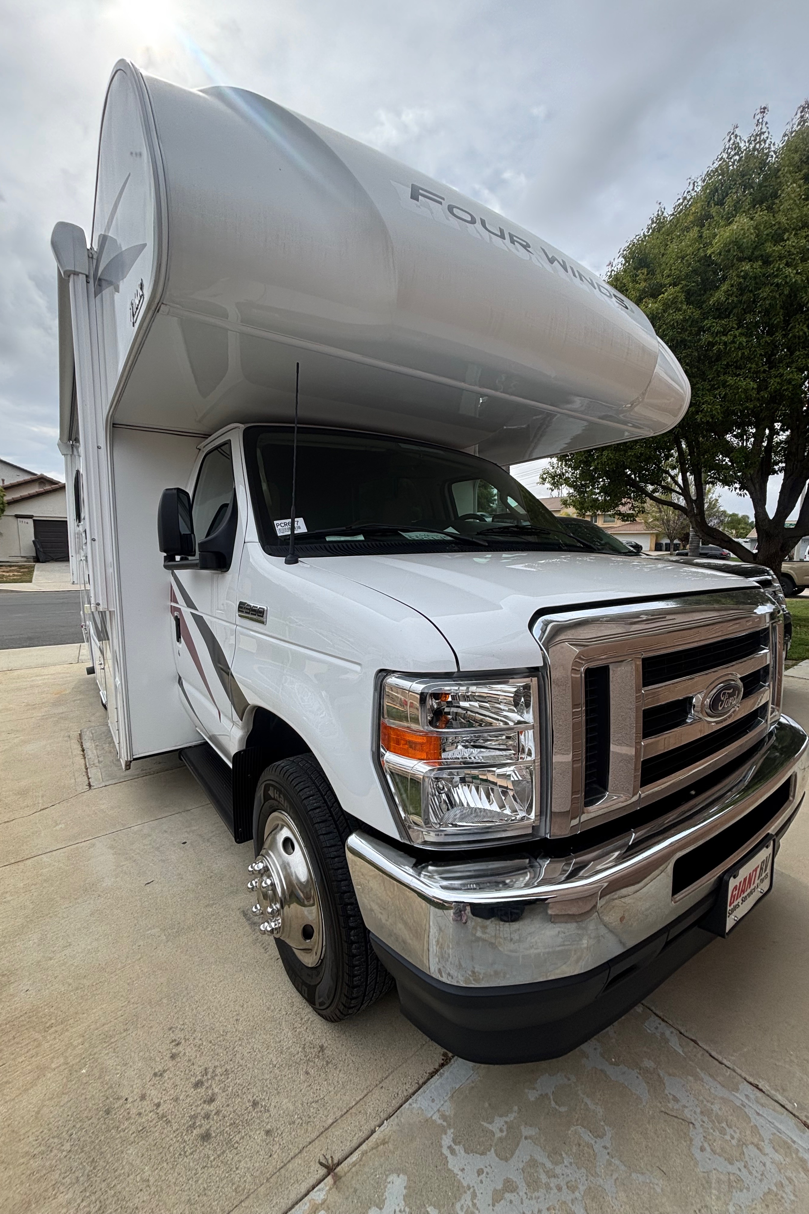 Beautiful 2024 Thor Four Wind 22e