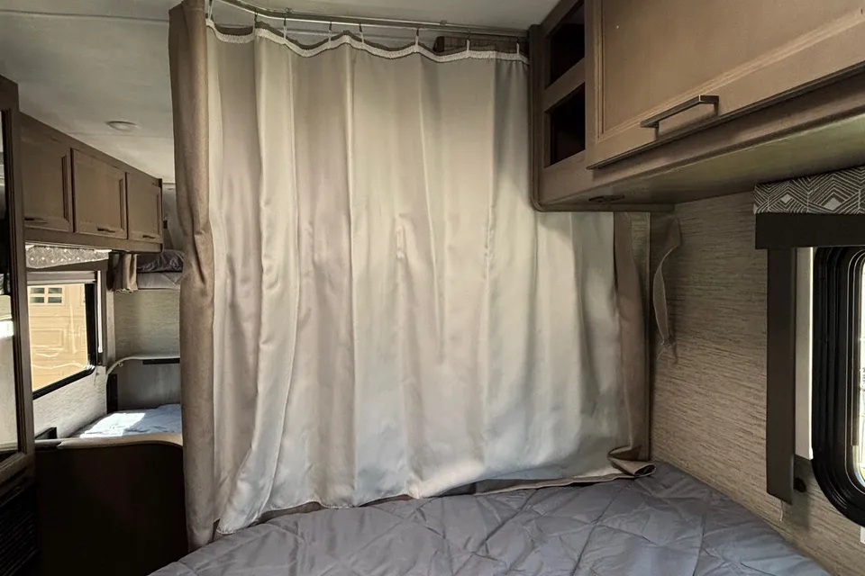 Beautiful 2024 Thor Four Wind 22e