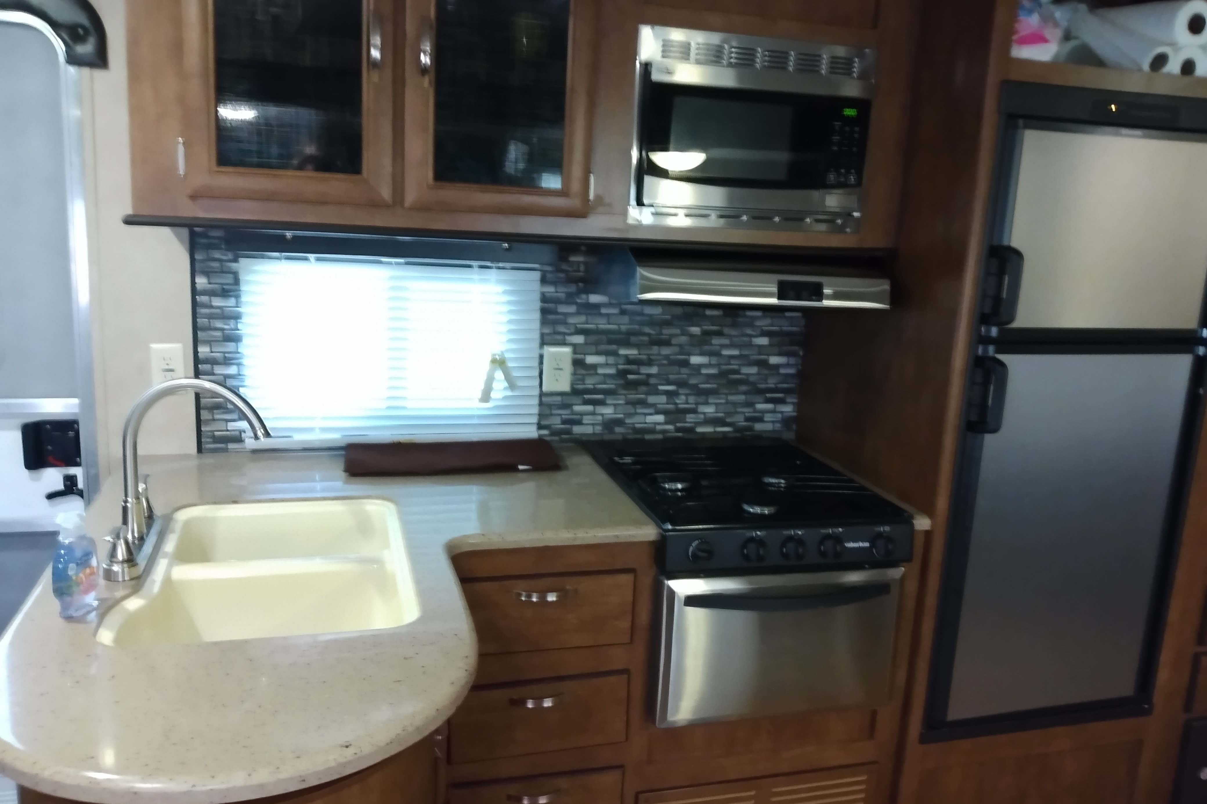 ROOMY 27 FOOT BUNK HOUSE! Delivery roundtrip