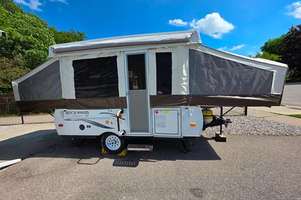 The Happy Camper -family-friendly Rockwood Freedom Pop-up trailer