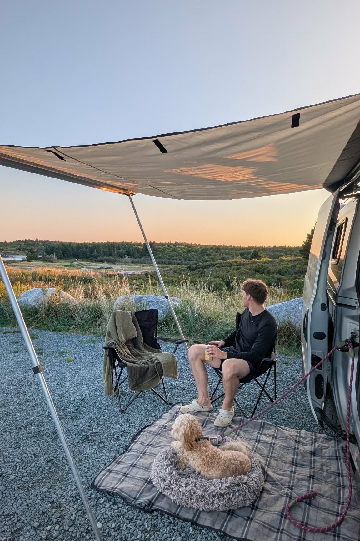 Sherbie — Mini-van aménagé | Va partout | 8L/100km | Batterie 4 jours