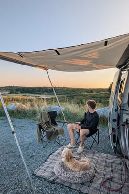 Sherbie — Mini-van aménagé | Va partout | 8L/100km | Batterie 4 jours