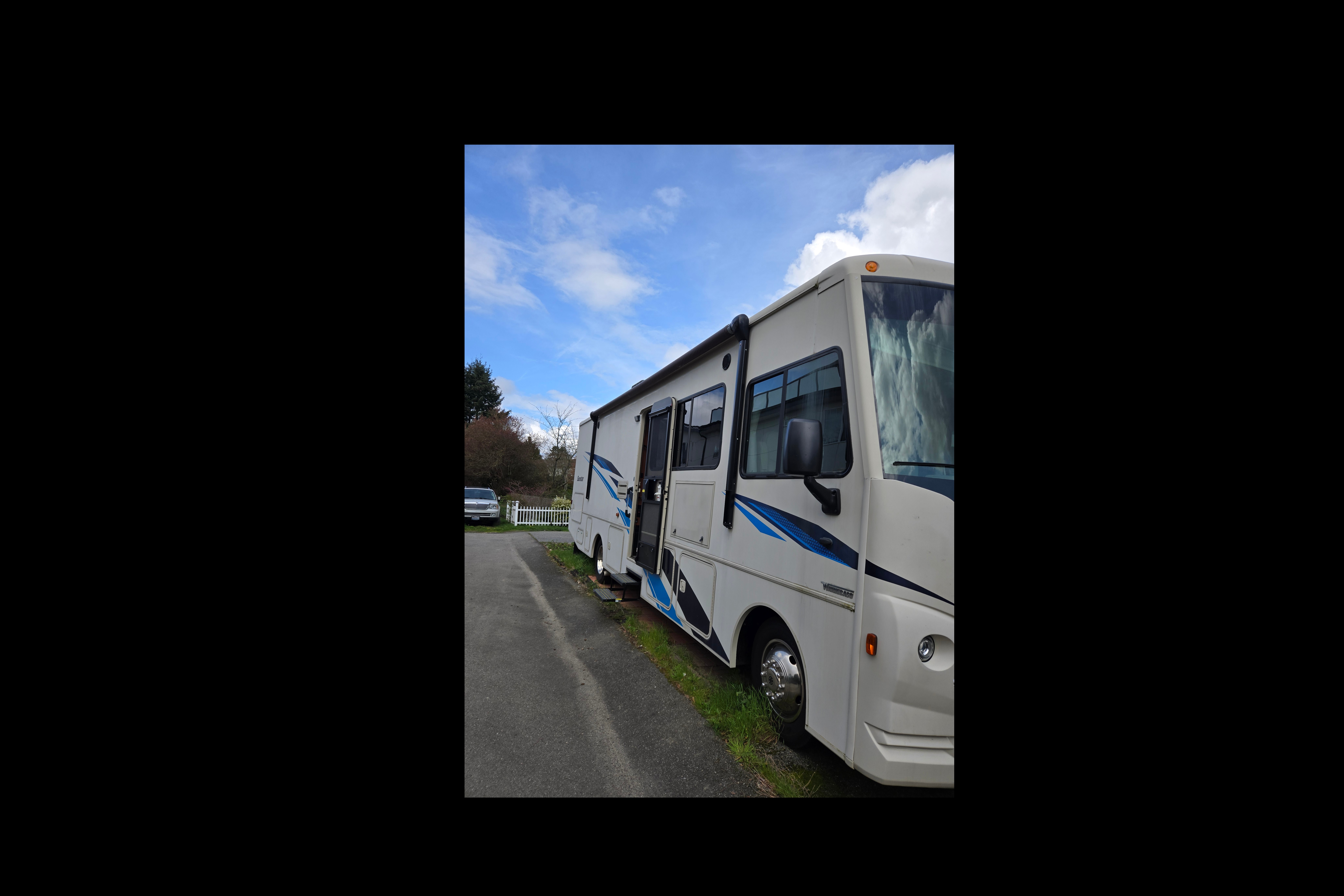 D's Winnebago Sunstar Class A