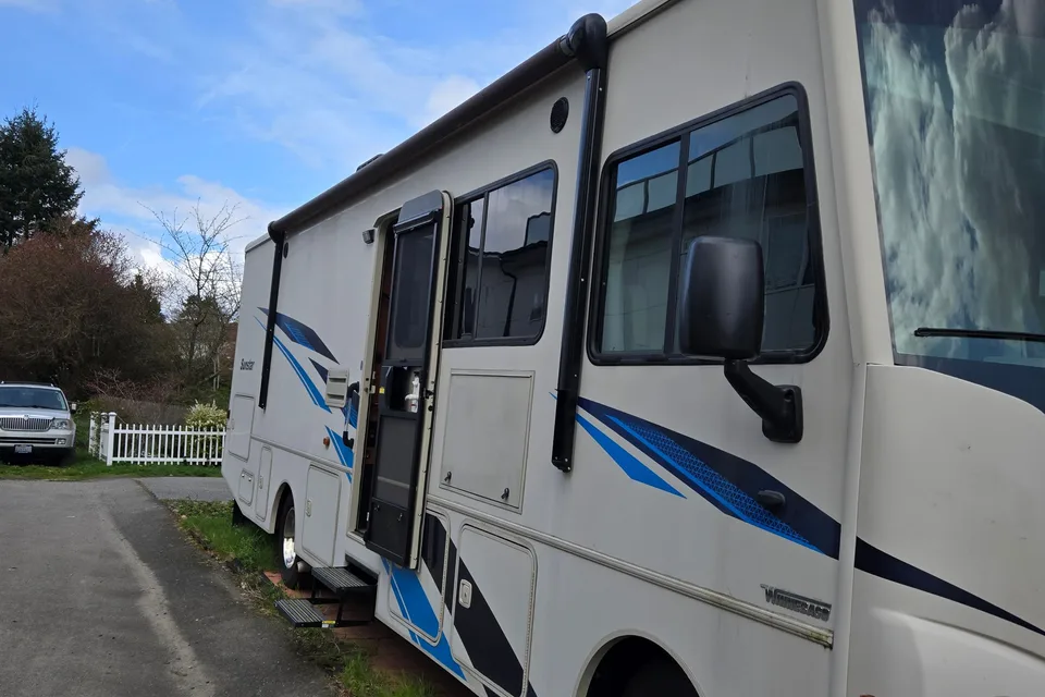 D's Winnebago Sunstar Class A