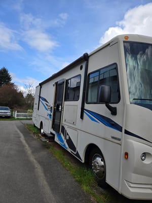 D's Winnebago Sunstar Class A