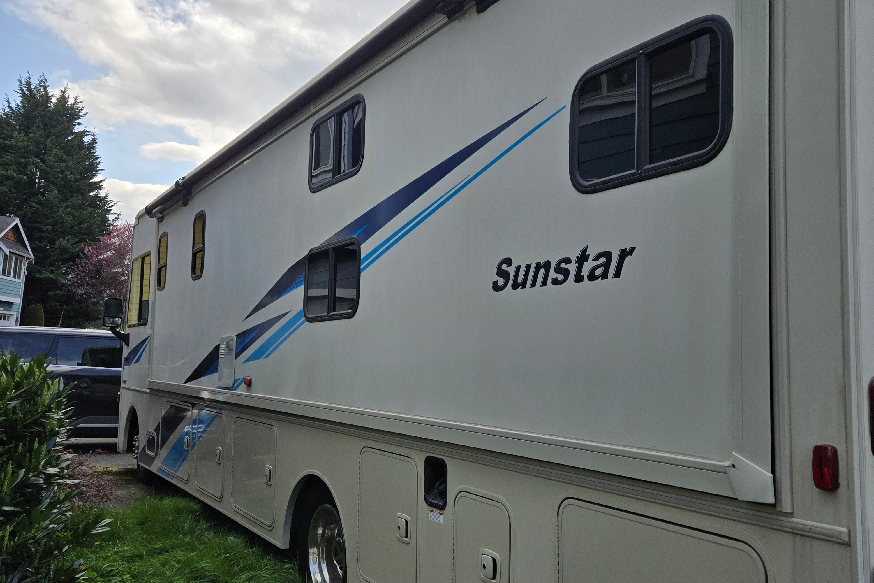 D's Winnebago Sunstar Class A