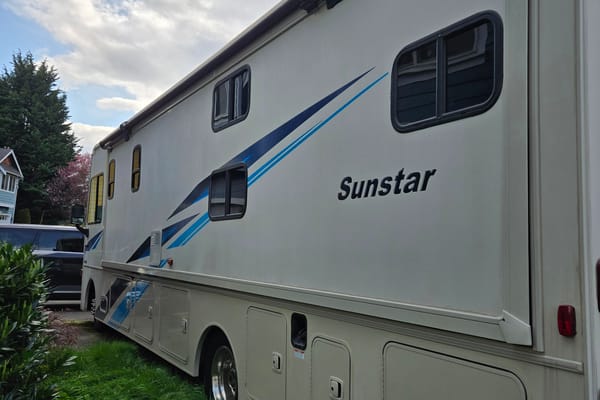D's Winnebago Sunstar Class A