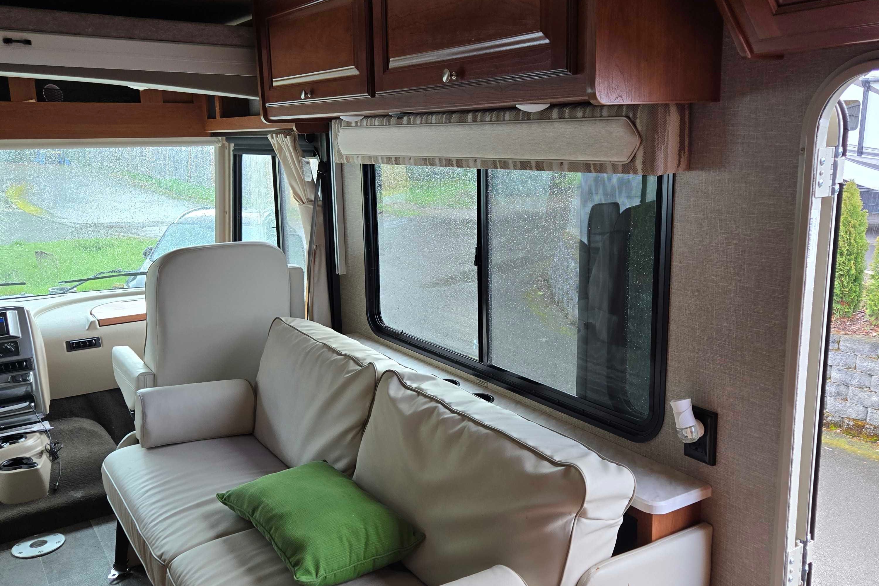 D's Winnebago Sunstar Class A