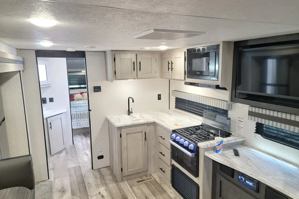 Victor's KZ Connect  C281bhse Travel Trailer
