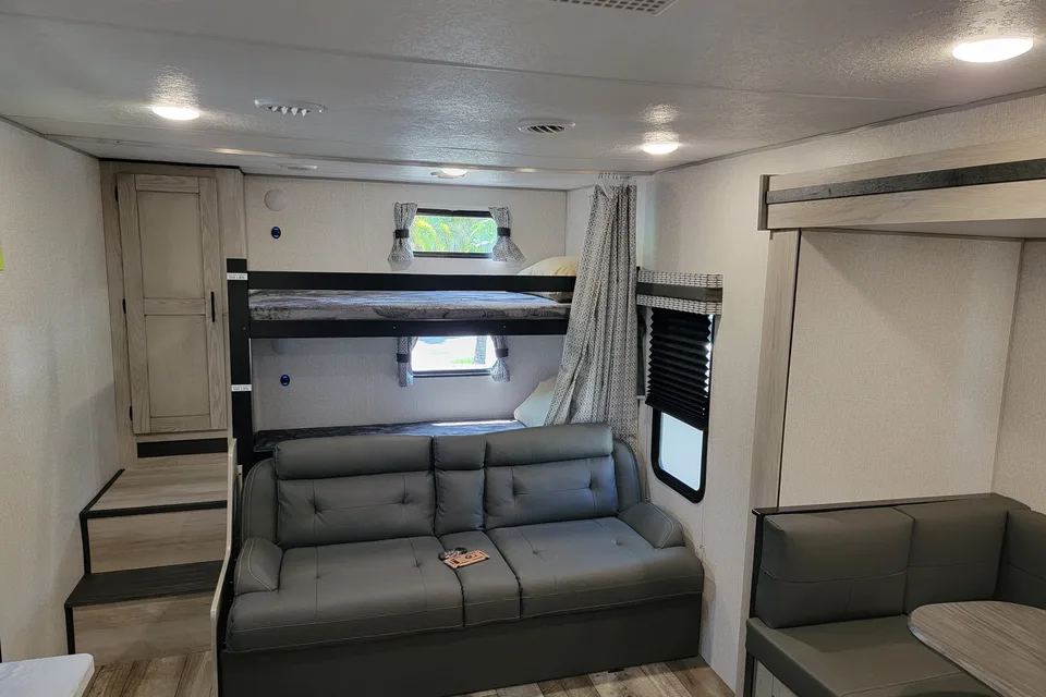 Victor's KZ Connect  C281bhse Travel Trailer