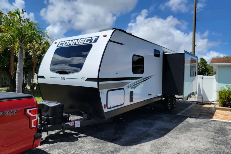 Victor's KZ Connect  C281bhse Travel Trailer