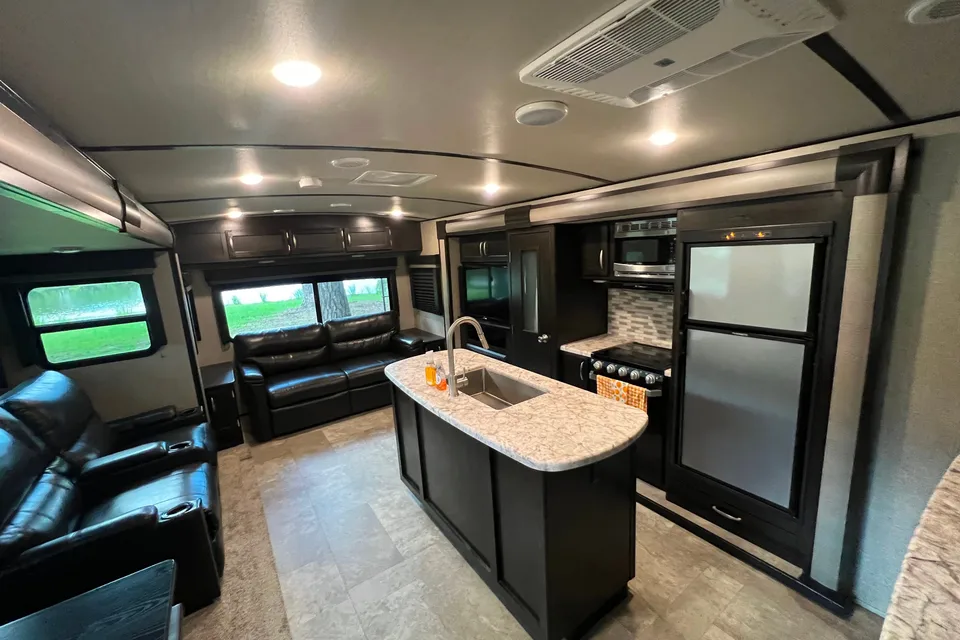 Grand Design Imagine 2970RL Travel Trailer