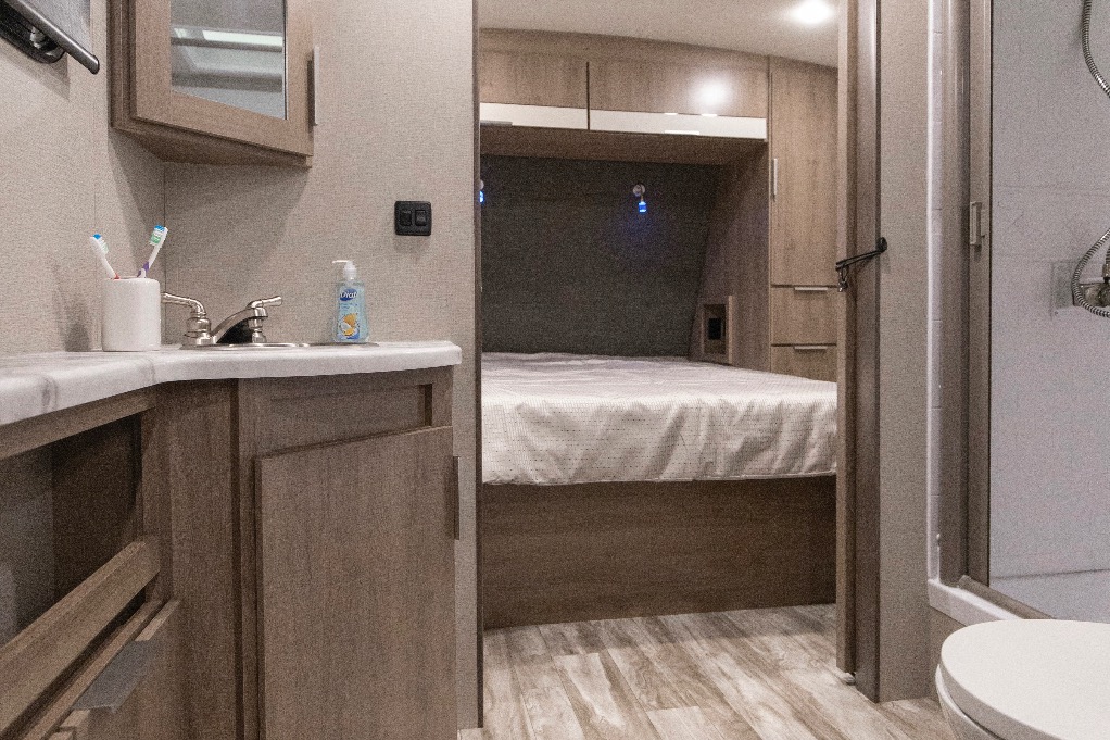 Kahrin's Grand Design Imagine 3170BH Travel Trailer -linens provided