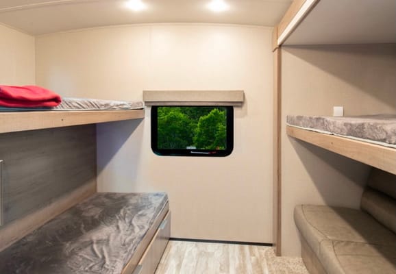 Kahrin's Grand Design Imagine 3170BH Travel Trailer -linens provided