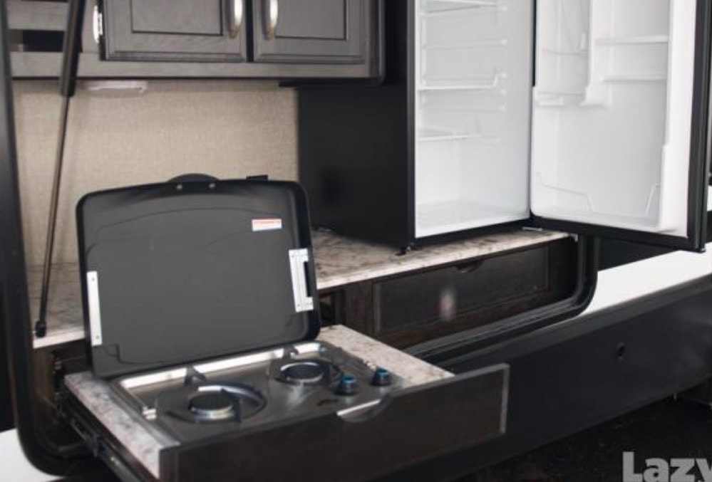 Kahrin's Grand Design Imagine 3170BH Travel Trailer -linens provided